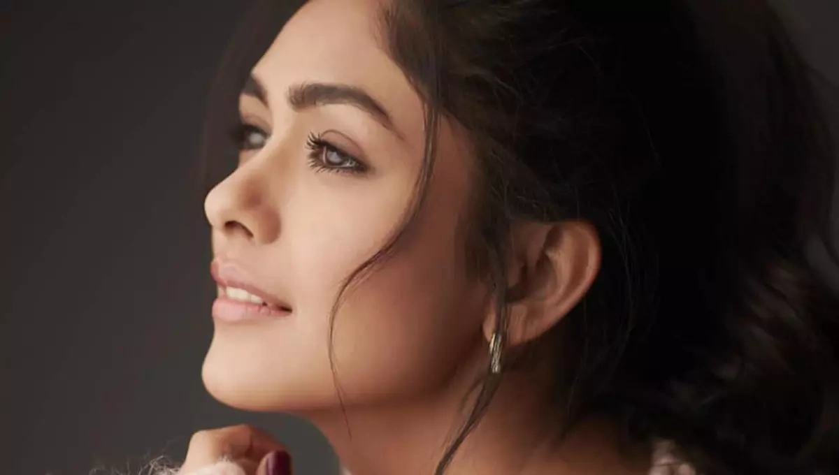 Biography Of Mrunal Thakur